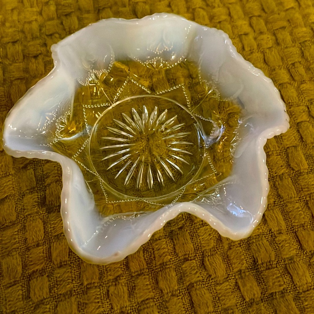Dugan glass bowl with white opalescent ruffled rim